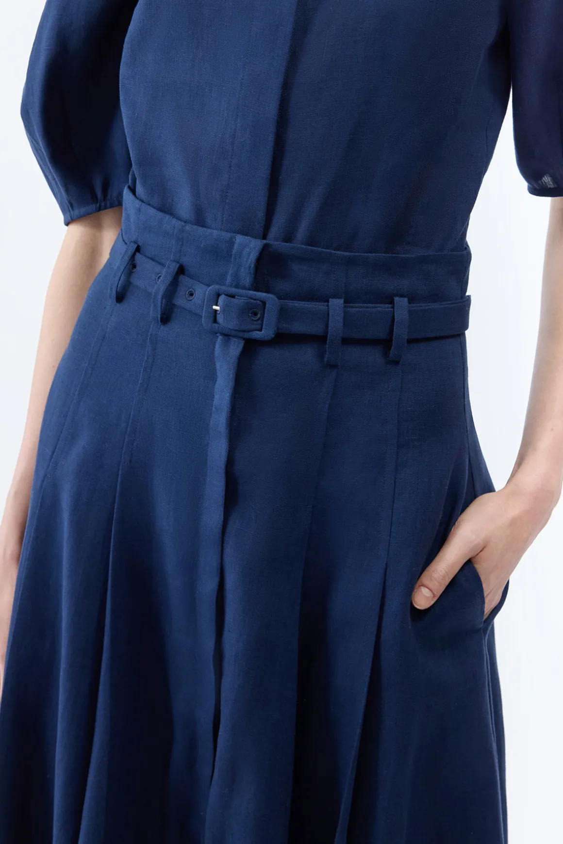 Dugald Pleated Midi Skirt in Electric Navy Aloe Linen