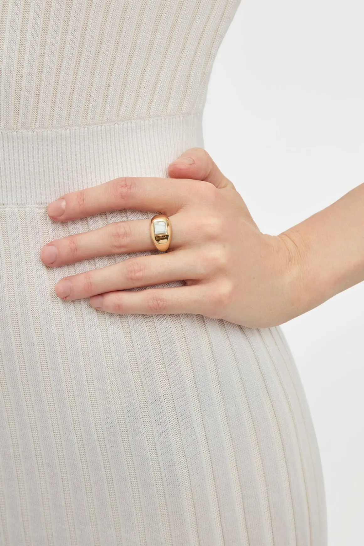 Medium Ring in 18K Yellow Gold & Howlite Stone