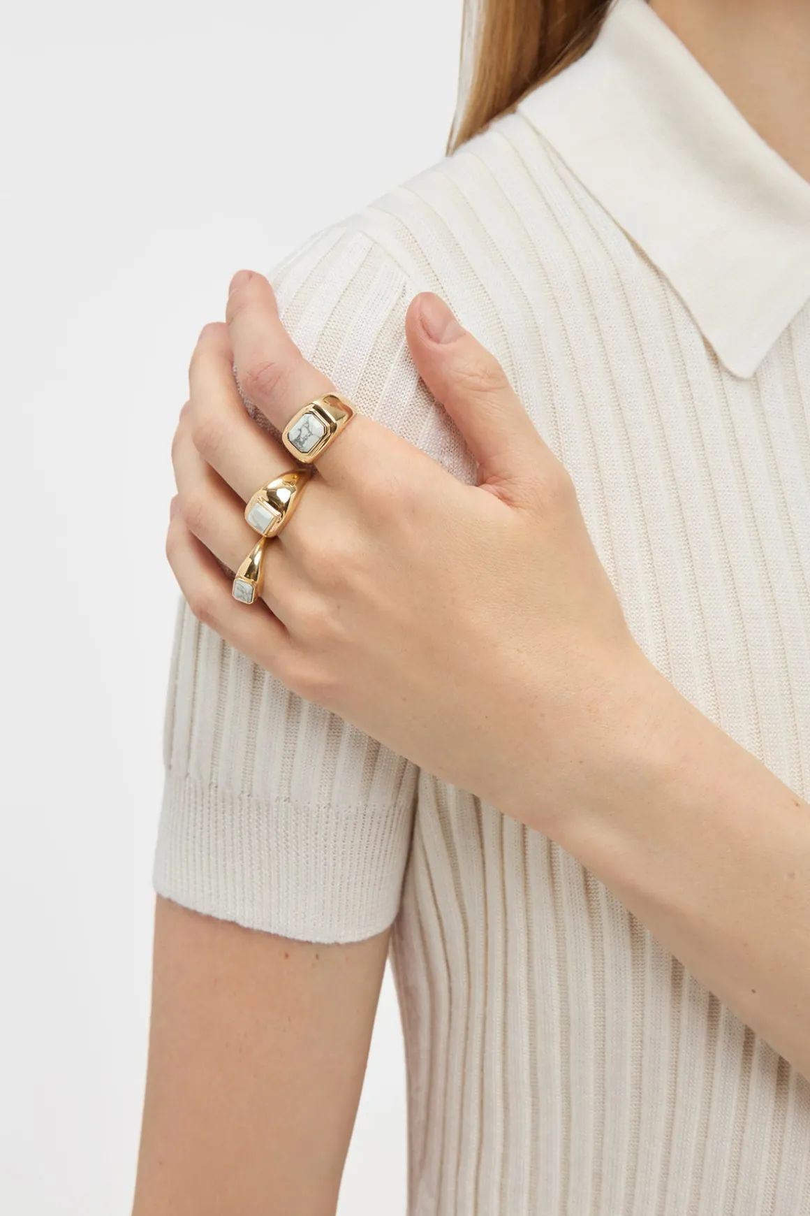 Medium Ring in 18K Yellow Gold & Howlite Stone
